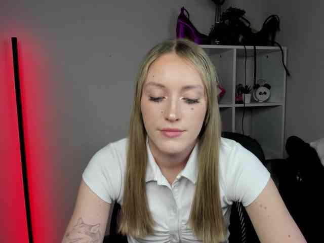 EvelynBlond26
