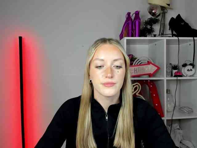 EvelynBlond26