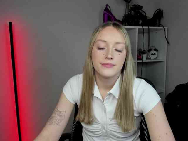 EvelynBlond26