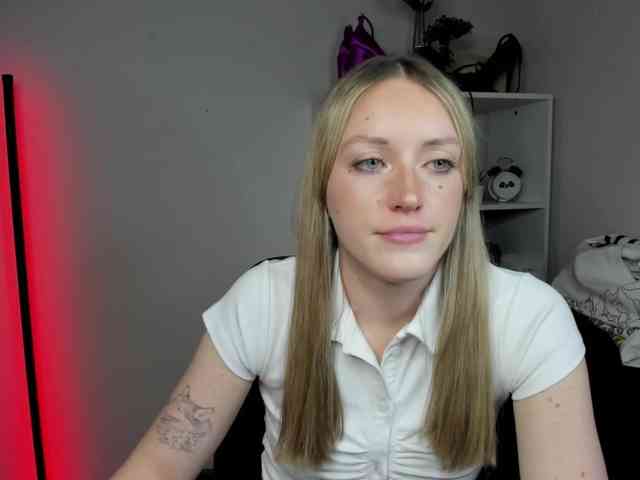 EvelynBlond26