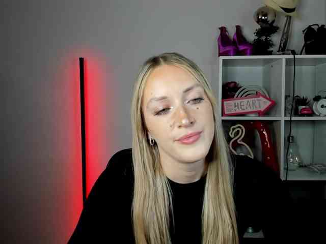 EvelynBlond26