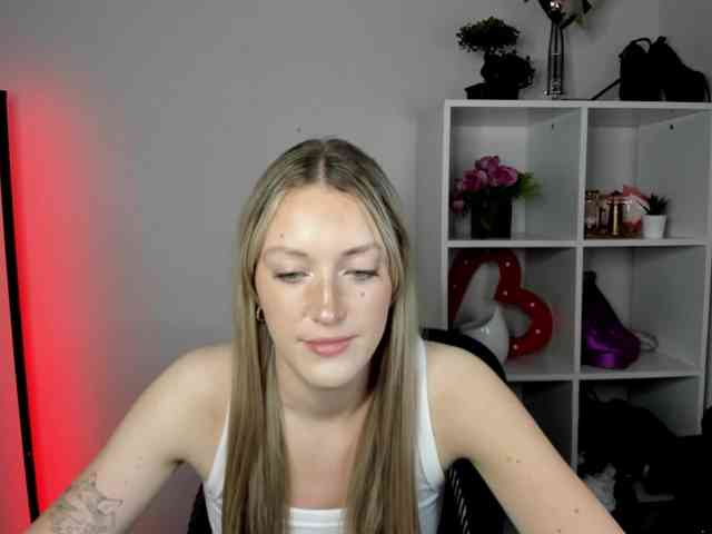EvelynBlond26 webcam