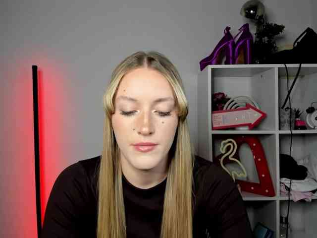 Model: EvelynBlond26
