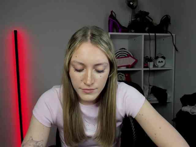 EvelynBlond26