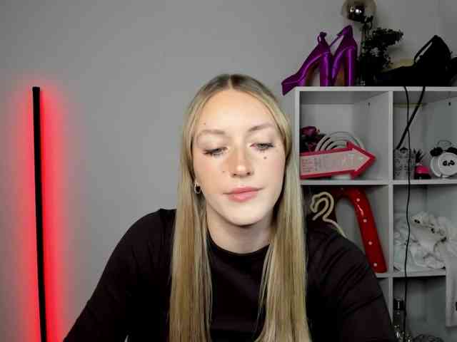 EvelynBlond26