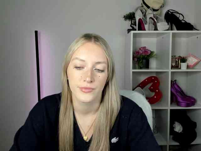 EvelynBlond26