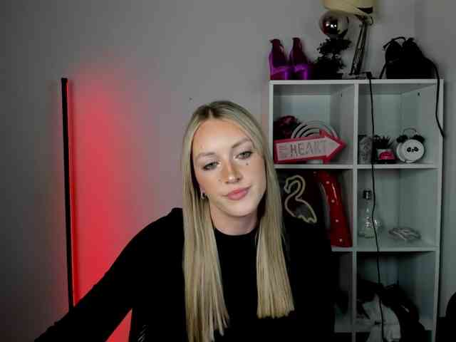 EvelynBlond26