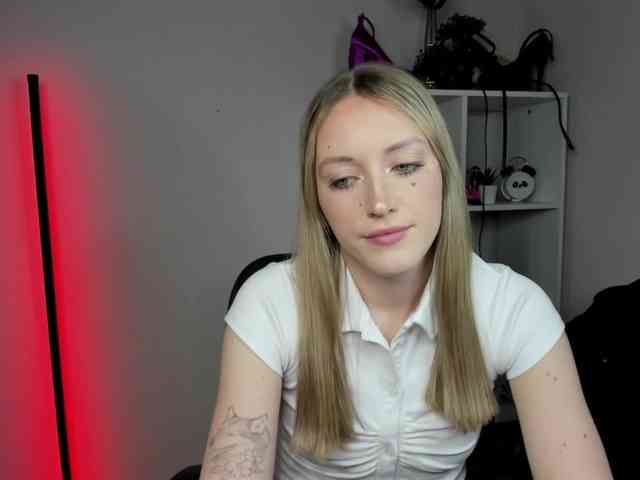 EvelynBlond26