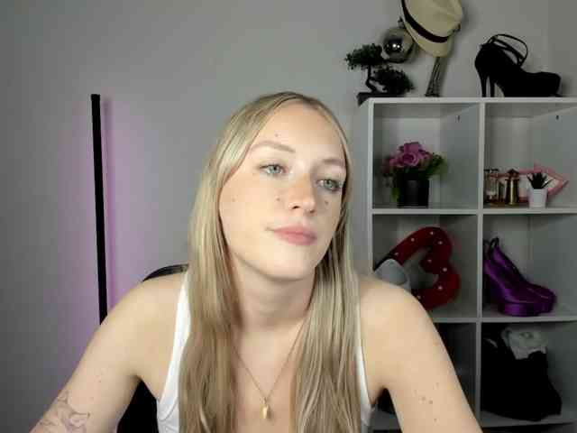 EvelynBlond26