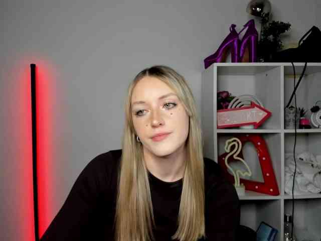 Model: EvelynBlond26