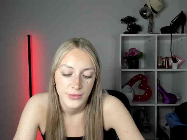 Model: EvelynBlond26