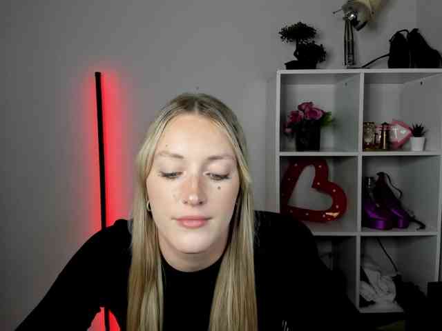 EvelynBlond26