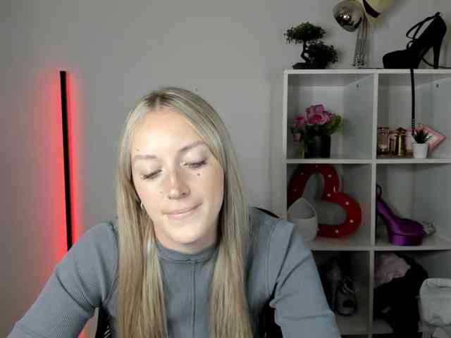 EvelynBlond26