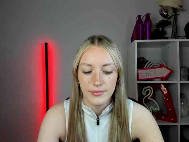 EvelynBlond26