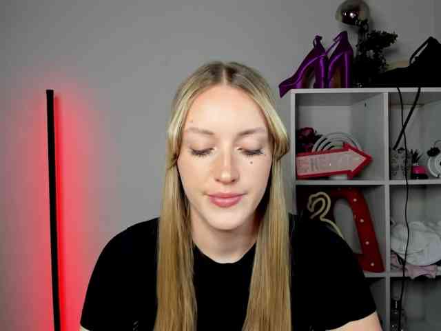 EvelynBlond26