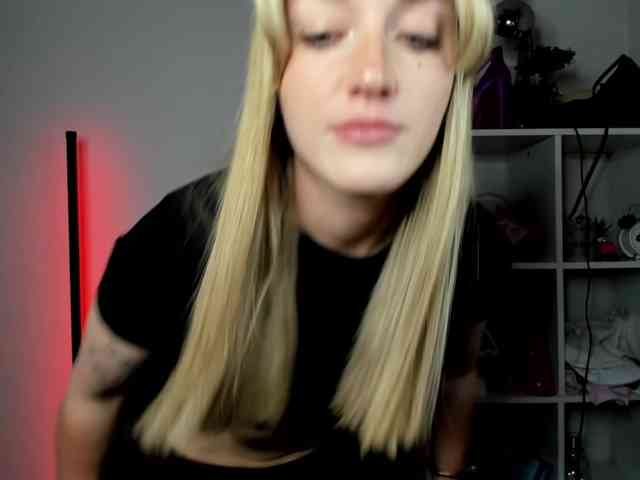 EvelynBlond26