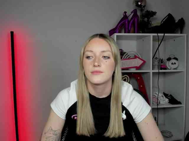 EvelynBlond26