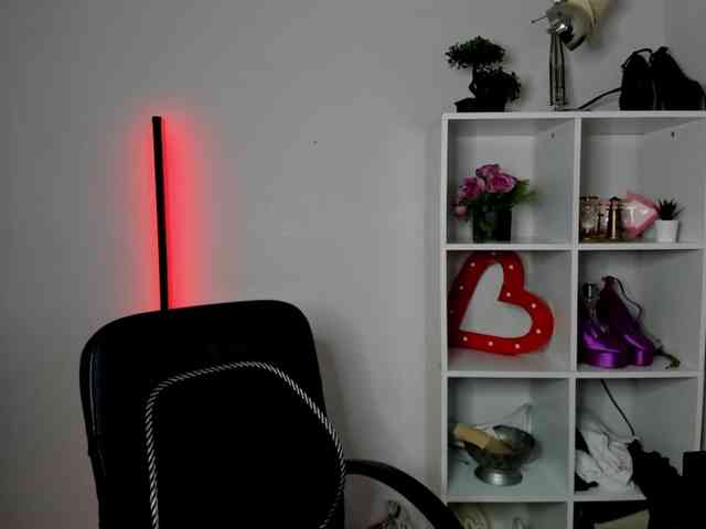 EvelynBlond26