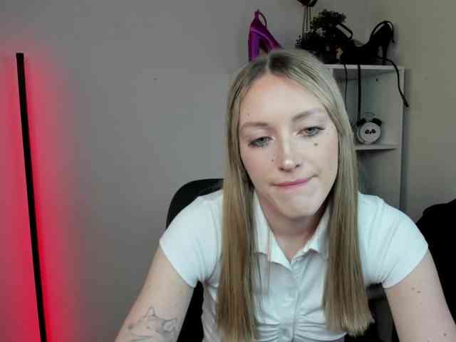 EvelynBlond26