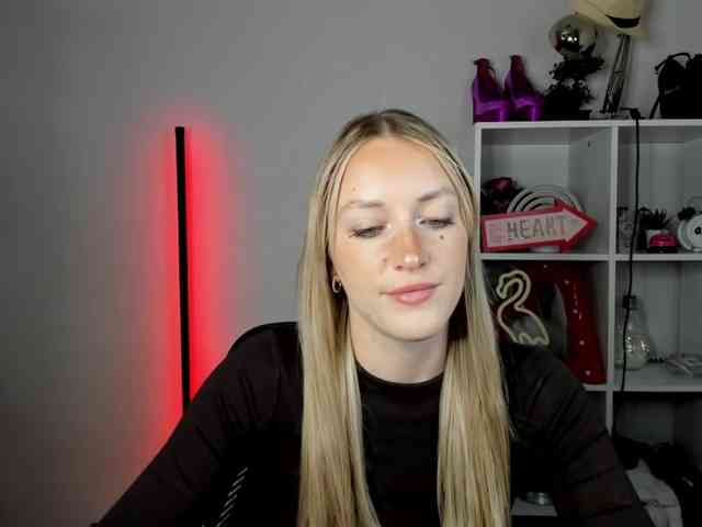 EvelynBlond26