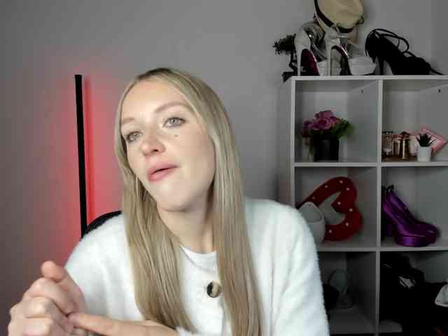 Model: EvelynBlond26
