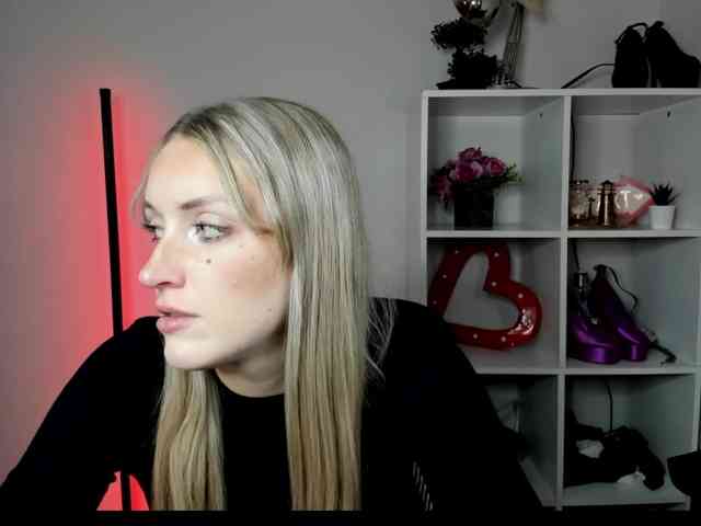 EvelynBlond26