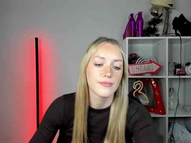 EvelynBlond26