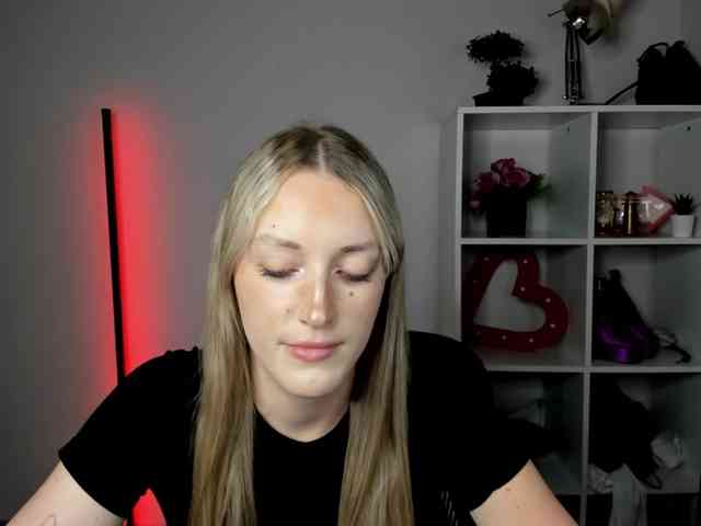 EvelynBlond26