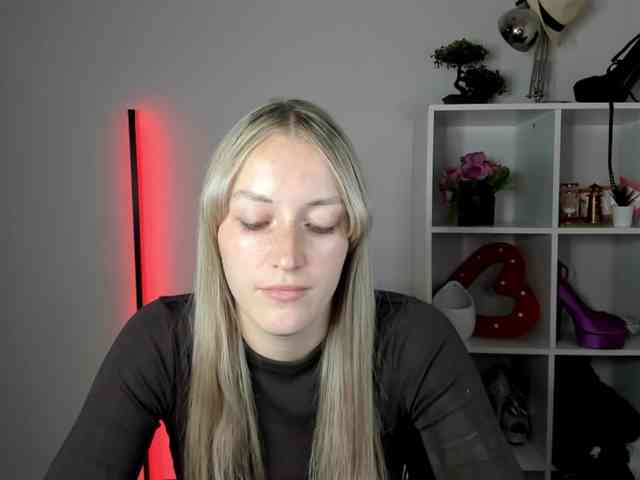 EvelynBlond26