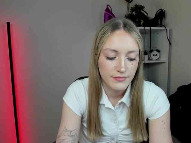 EvelynBlond26