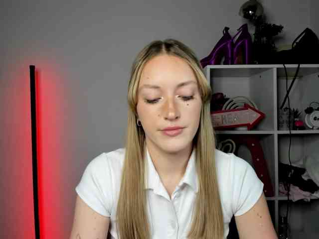 EvelynBlond26