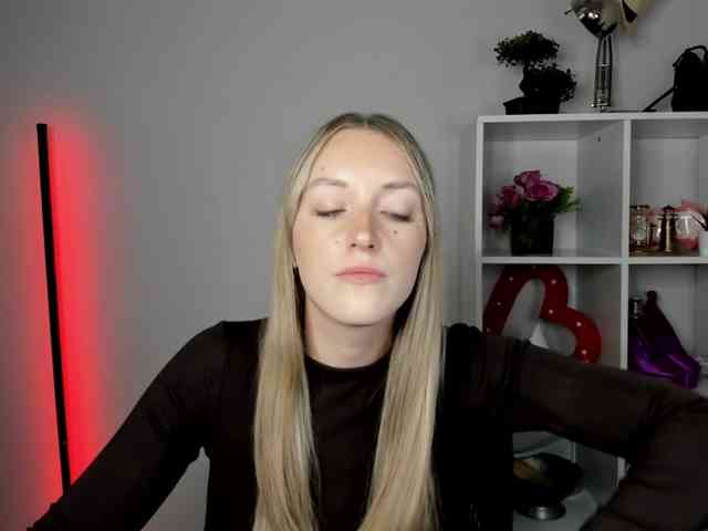 EvelynBlond26