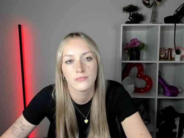 EvelynBlond26