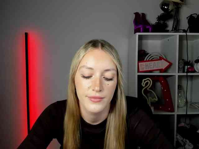 EvelynBlond26