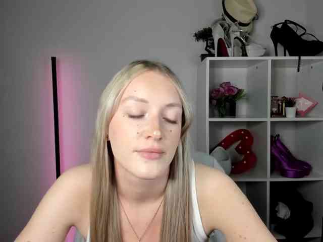 Model: EvelynBlond26