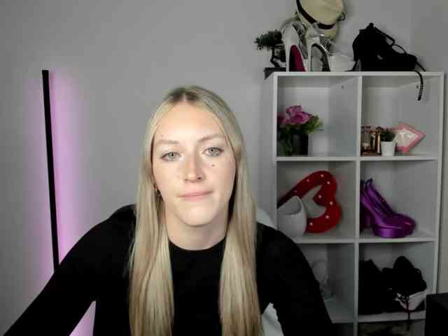 EvelynBlond26
