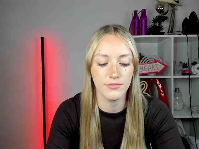 Model: EvelynBlond26