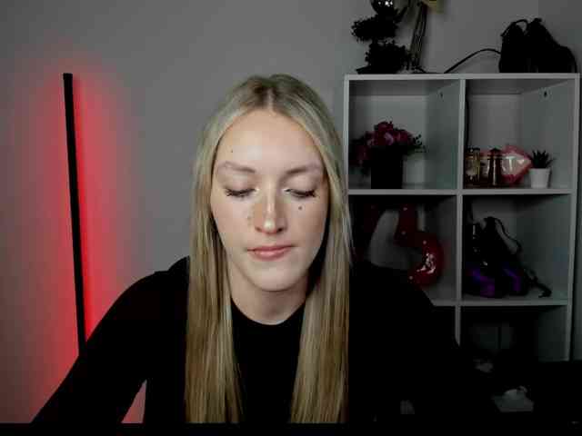 EvelynBlond26