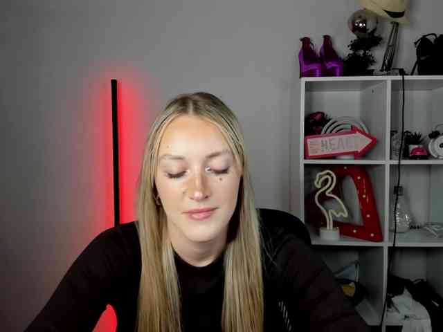 EvelynBlond26
