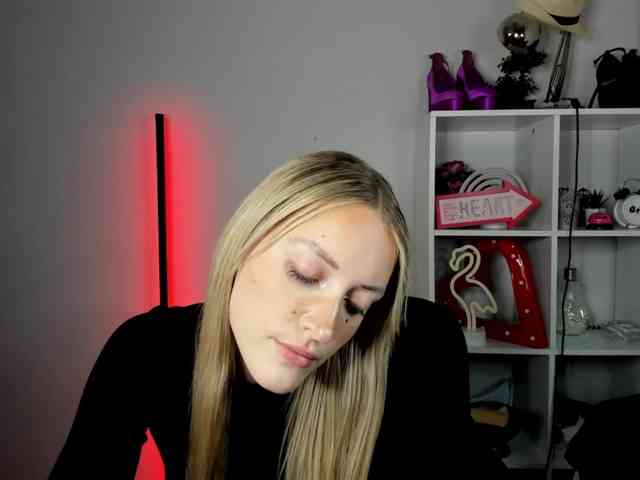 EvelynBlond26