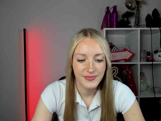 EvelynBlond26