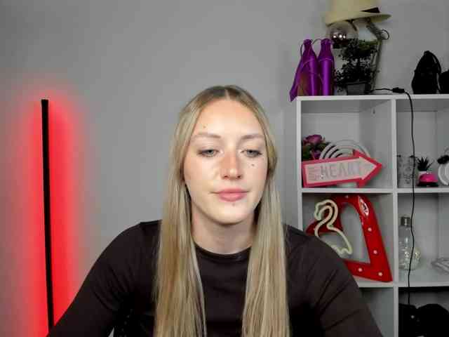 EvelynBlond26