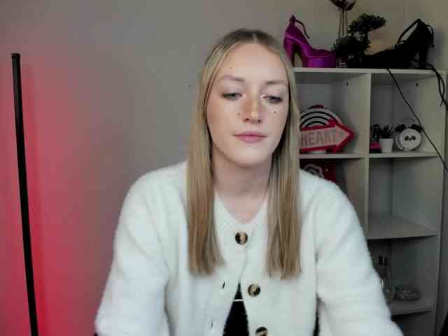EvelynBlond26
