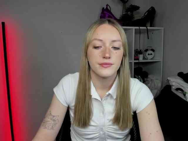 EvelynBlond26