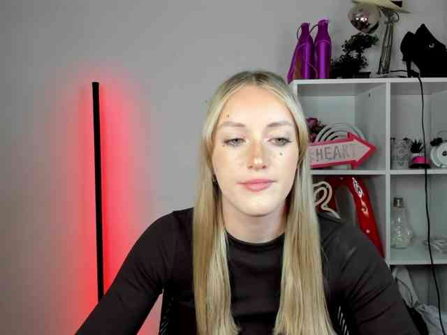 EvelynBlond26
