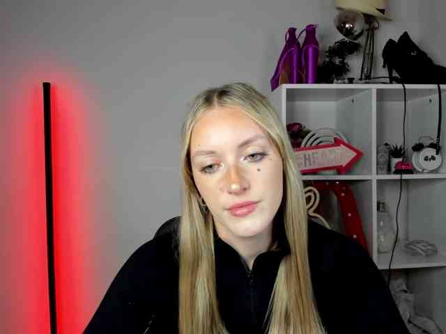 EvelynBlond26