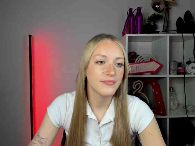 EvelynBlond26