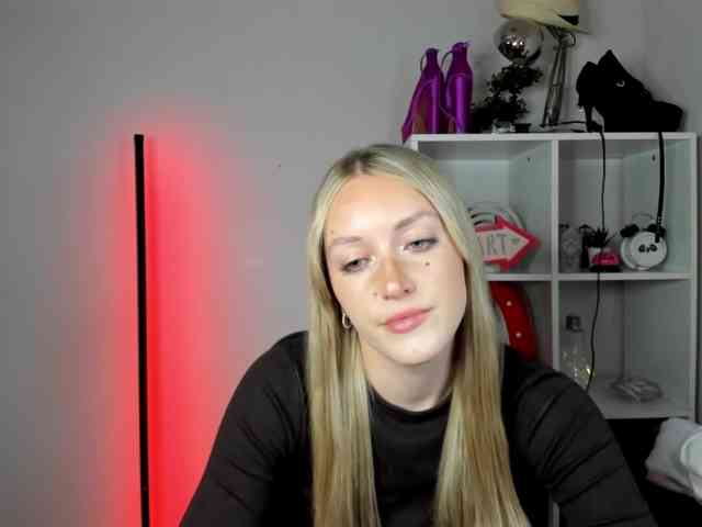 EvelynBlond26