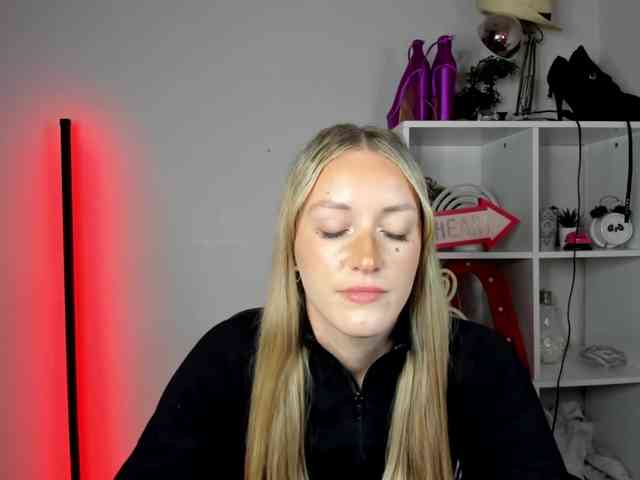 EvelynBlond26