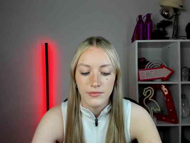 EvelynBlond26